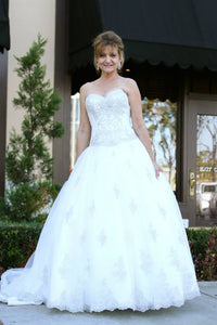 David's Bridal 'Princess Gown' wedding dress size-08 PREOWNED