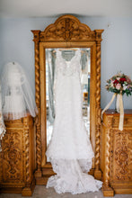 Load image into Gallery viewer, Lazaro &#39;3656&#39; wedding dress size-02 PREOWNED
