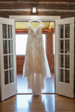 Load image into Gallery viewer, Galina Signature &#39;26310338&#39; wedding dress size-12 PREOWNED
