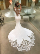 Load image into Gallery viewer, Enzoani &#39;Kalypso&#39; size 6 new wedding dress back view on model
