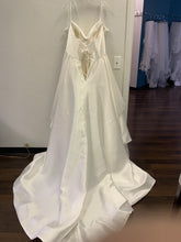 Load image into Gallery viewer, Private Collection &#39;Private &#39; wedding dress size-18 SAMPLE
