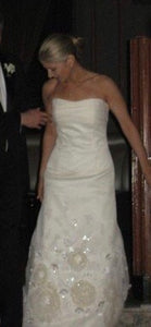 Vera Wang '99259' size 8 used wedding dress front view on bride