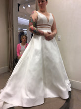 Load image into Gallery viewer, Matthew Christopher &#39;11002 Ella&#39; wedding dress size-20 PREOWNED
