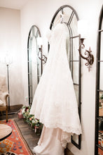 Load image into Gallery viewer, Justin Alexander &#39;8955PS&#39; wedding dress size-26 PREOWNED
