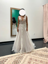 Load image into Gallery viewer, Watters &#39;50704&#39; wedding dress size-06 PREOWNED
