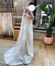 Load image into Gallery viewer, Louvienne &#39;Sterling&#39; wedding dress size-04 NEW
