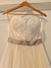 Load image into Gallery viewer, Wtoo &#39;Rowena&#39; size 2 used wedding dress front view close up
