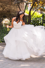 Load image into Gallery viewer, Pnina Tornai &#39;Classic Ball Gown&#39; size 8 used wedding dress front view on bride
