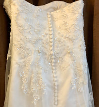 Load image into Gallery viewer, Christina Wu &#39;G28950&#39; wedding dress size-04 PREOWNED
