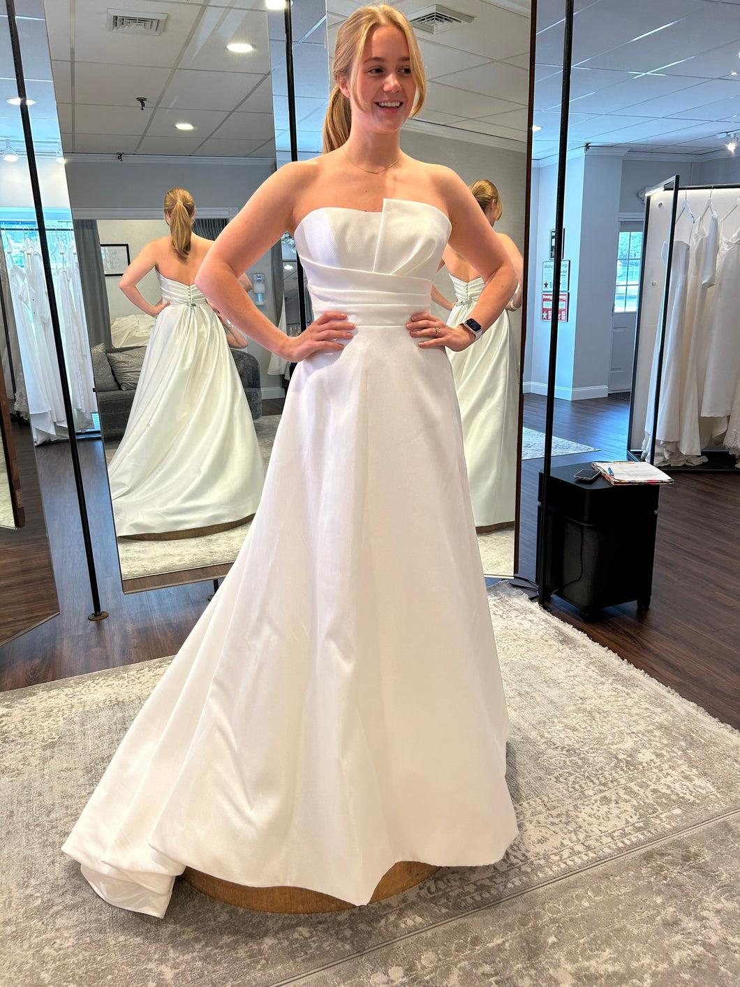 Suzanne Neville 'Amethyst' wedding dress size-06 NEW