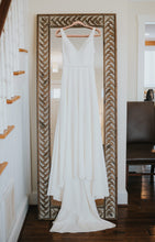Load image into Gallery viewer, Scout Bridal &#39;Breeze&#39; wedding dress size-02 PREOWNED
