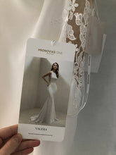 Load image into Gallery viewer, Pronovias &#39;Valera &#39; wedding dress size-06 NEW
