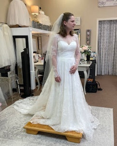 Madi Lane 'Deena' wedding dress size-10 NEW