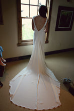 Load image into Gallery viewer, Pronovias &#39;Nogal OFW Crepe Monique=&#39; wedding dress size-10 NEW
