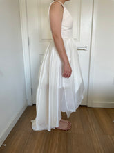 Load image into Gallery viewer, CAROL HANNAH &#39;Nolita&#39; wedding dress size-08 NEW
