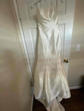 Load image into Gallery viewer, Demetrios &#39;3204&#39; wedding dress size-02 NEW
