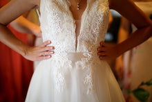 Load image into Gallery viewer, Tara Keely &#39;2500&#39; wedding dress size-02 PREOWNED
