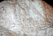 Load image into Gallery viewer, A.C.E. &#39; 2109&#39; size 6 used wedding dress view of fabric
