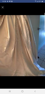 Casablanca '1944' size 14 used wedding dress view of body of dress