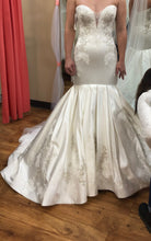 Load image into Gallery viewer, Mon Cheri Bridal &#39;Calliope&#39; size 6 sample wedding dress front view on bride
