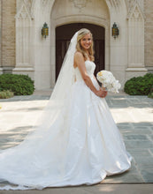 Load image into Gallery viewer, Priscilla of Boston &#39;Ball Gown&#39; wedding dress size-04 PREOWNED

