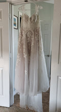 Load image into Gallery viewer, David&#39;s Bridal &#39;GALINA SIGNATURE SWG834&#39; wedding dress size-12 PREOWNED
