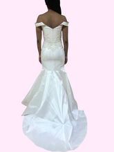 Load image into Gallery viewer, Kenneth Pool &#39;Mikayla K492&#39; wedding dress size-04 NEW
