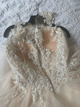 Load image into Gallery viewer, Martina Liana &#39;ML88501&#39; wedding dress size-10 NEW
