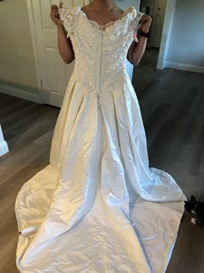 Unknown  'Unknown not sure ' wedding dress size-10 PREOWNED