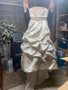 Oleg Cassini '14010135' wedding dress size-10 NEW