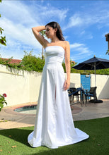 Load image into Gallery viewer, Zoila&#39;s Sample Room &#39;N/A&#39; wedding dress size-04 NEW
