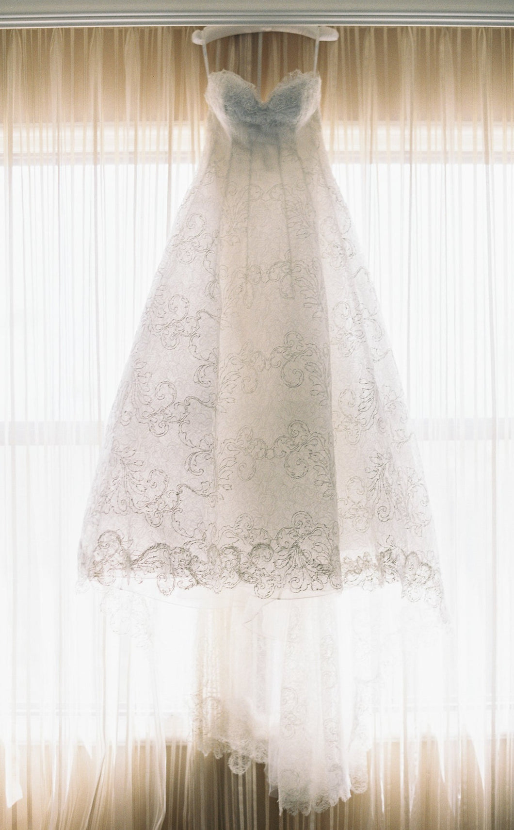 Oscar de la Renta 'Dee' wedding dress size-04 PREOWNED
