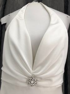 Paloma Blanca 'Blue Bird Toronto' size 12 new wedding dress front view on hanger