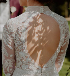 Hermione De Paula 'Wisteria' size 6 sample wedding dress back view on bride