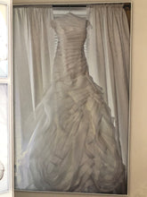 Load image into Gallery viewer, Vera Wang &#39;VW351011&#39; wedding dress size-12 PREOWNED
