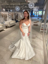 Load image into Gallery viewer, Mori Lee &#39;Blue by Mori Lee model 5563&#39; wedding dress size-04 NEW
