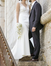 Load image into Gallery viewer, Nouvelle Amsale &#39;Paloma&#39; wedding dress size-02 PREOWNED
