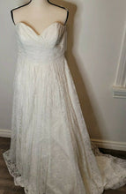 Load image into Gallery viewer, David&#39;s Bridal &#39;9WG3829&#39; wedding dress size-14 NEW
