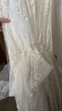 Load image into Gallery viewer, Essense of Australia &#39;Lysa 2988ZP~#C&#39; wedding dress size-10 PREOWNED

