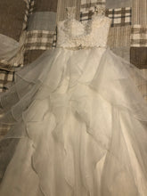 Load image into Gallery viewer, David&#39;s Bridal &#39;10012546&#39; wedding dress size-06 PREOWNED
