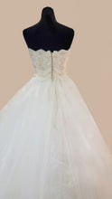 Load image into Gallery viewer, Rosa Clara &#39;#222 Campana&#39; wedding dress size-06 NEW
