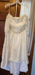 David's Bridal 'db/studio' wedding dress size-22 NEW