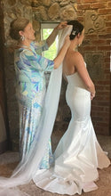 Load image into Gallery viewer, Sarah Seven &#39;FLORENCE&#39; wedding dress size-04 PREOWNED
