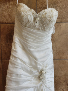 Robin Jillian 'B220' wedding dress size-00 PREOWNED
