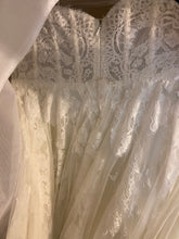 Load image into Gallery viewer, Watters &#39;Willowby Geranium Gown&#39; wedding dress size-10 SAMPLE
