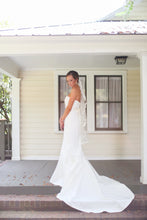 Load image into Gallery viewer, Nicole Miller &#39;Dakota&#39; - Nicole Miller - Nearly Newlywed Bridal Boutique - 3
