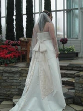 Load image into Gallery viewer, David&#39;s Bridal &#39;9T9218&#39; size 18 new wedding dress back view on bride

