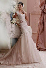 Load image into Gallery viewer, David Tutera &#39;Meadow&#39; size 6 new wedding dress front view on model

