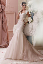 Load image into Gallery viewer, David Tutera &#39;Meadow&#39; size 6 new wedding dress front view on model
