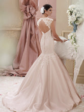 Load image into Gallery viewer, David Tutera &#39;Meadow&#39; size 6 new wedding dress back view on model
